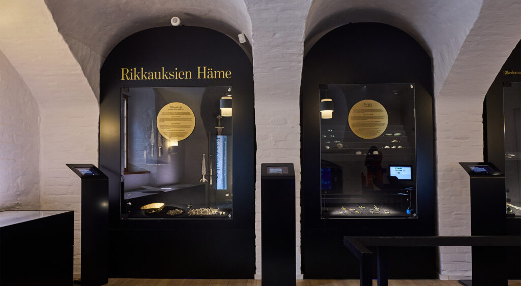 Rikedomarnas Tavastland, Slottets historia och Vapenhuset