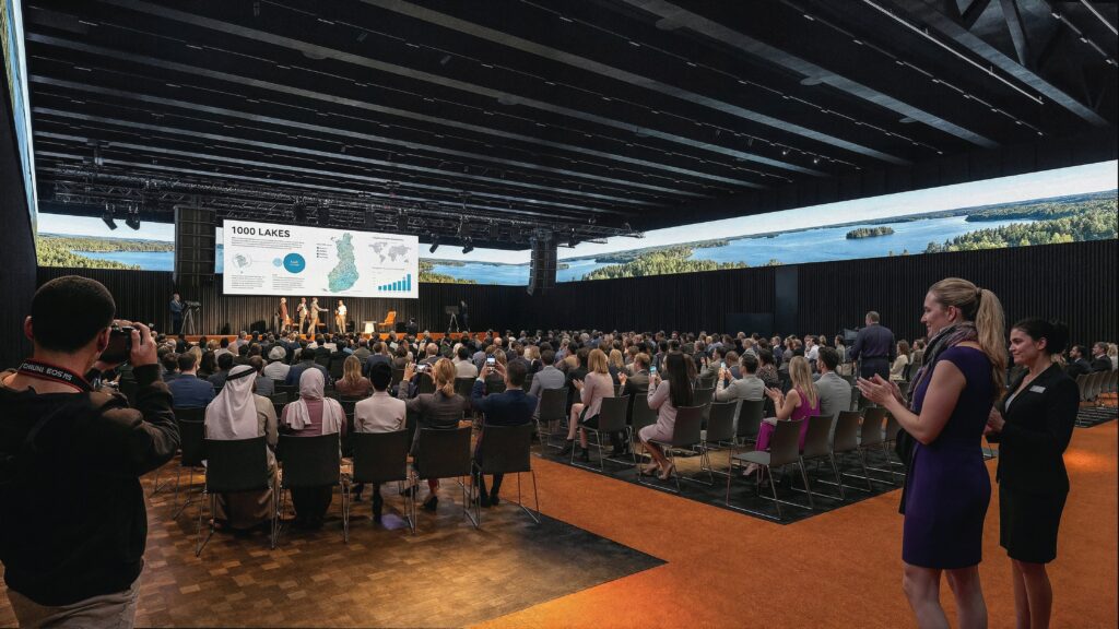 Seminaari Kansallismuseon Suuressa salissa.