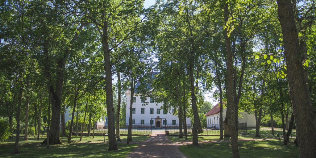 Ainutlaatuinen Louhisaaren kartano avautuu kesäksi