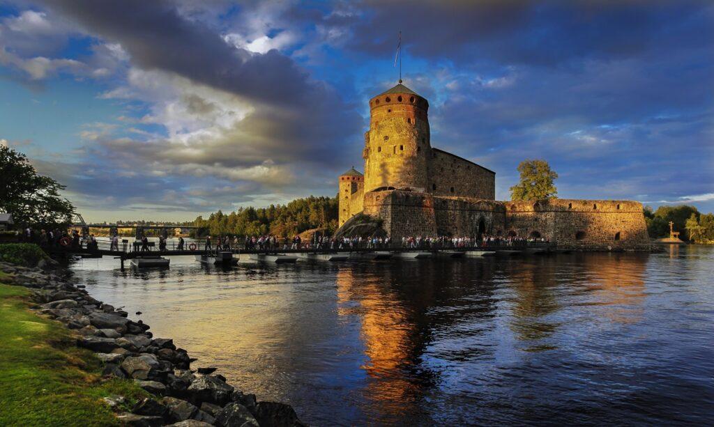 Antalet besökare på Finlands Nationalmuseums besöksmål 2021 är på föregående års nivå – Inhemska resenärer kompenserade för bristen på internationella besökare
