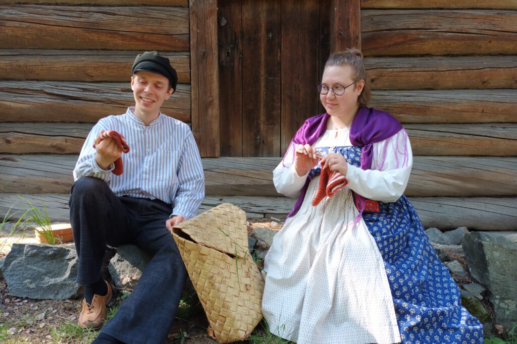 Watch and try: Traditional handicrafts