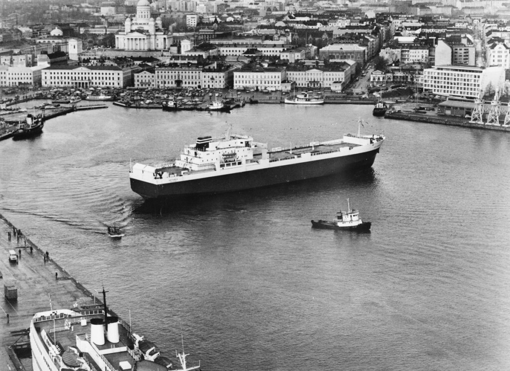 Ms Antares, rakennettu Raumalla 1972. Omistaja Suomen Höyrylaiva oy vuoteen 1976. Suomen merimuseon kuvakokoelma.