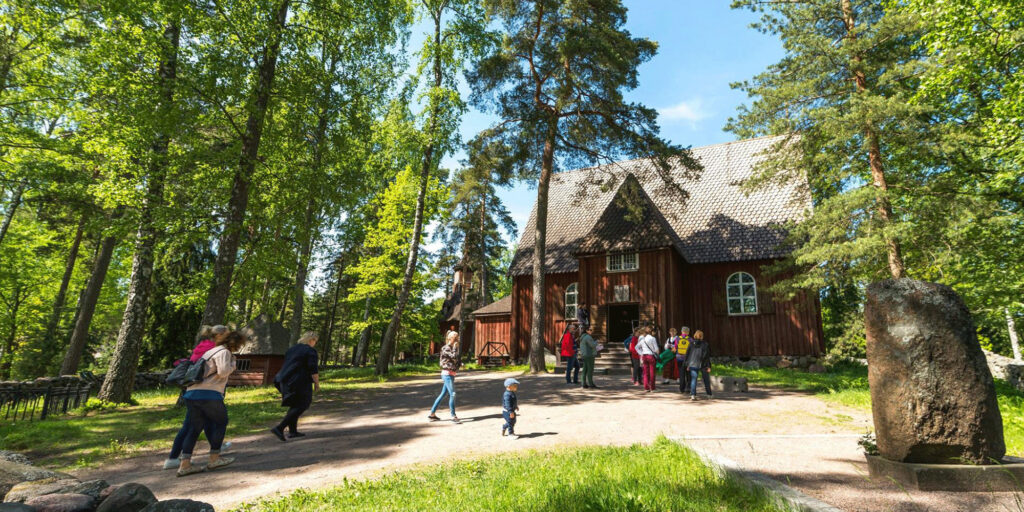 Seurasaaren ulkomuseo avautuu 15.5. ‒ tee matka meriteitse maisemia ihaillen uudella Kauppatori – Seurasaari -linjalla